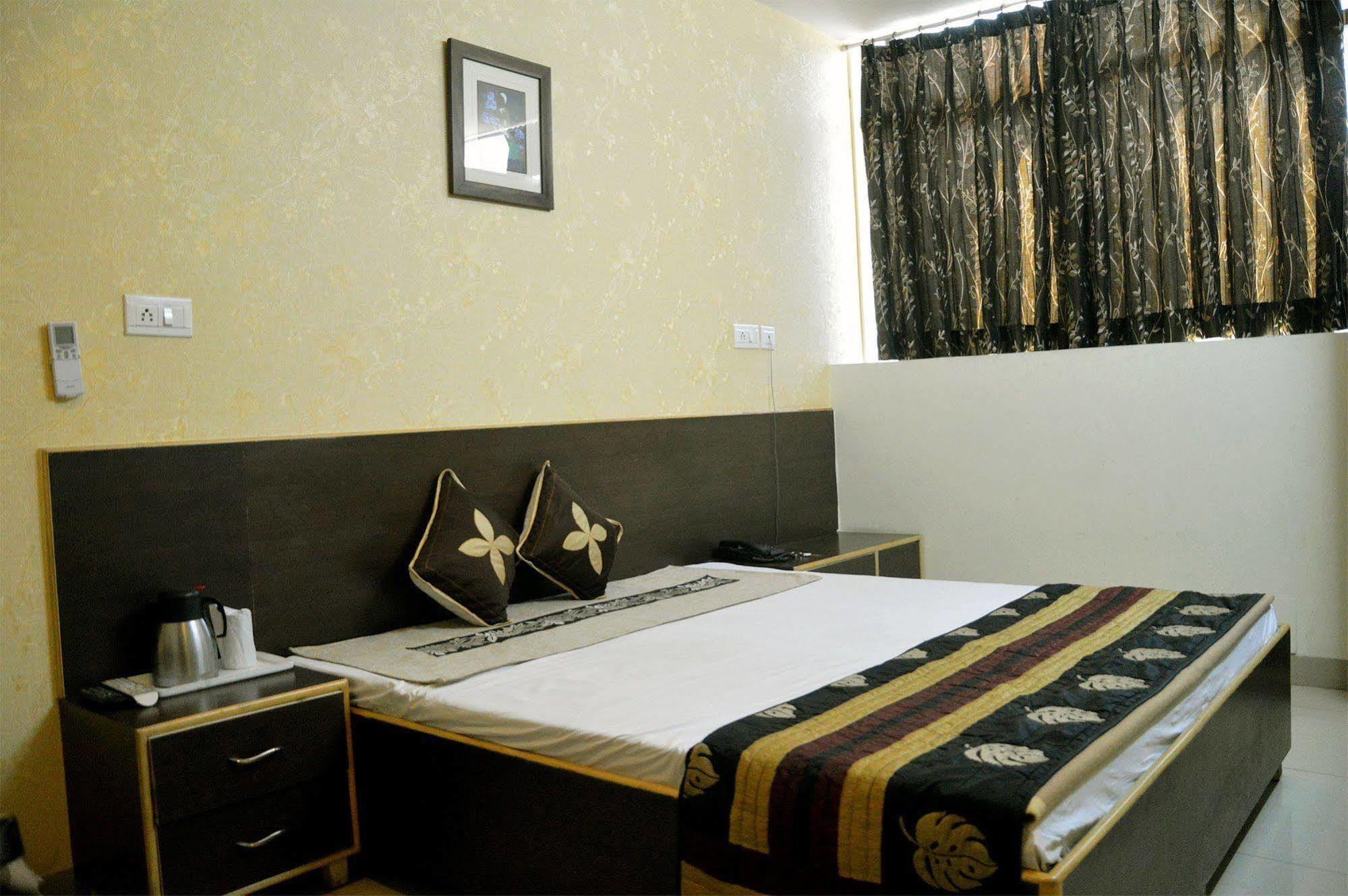 Hotel Ananta Inn Jaipur Exterior photo